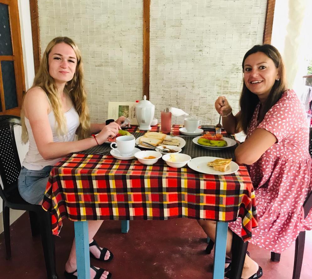 Nethmi Homestay & Restaurant Tangalle Kültér fotó