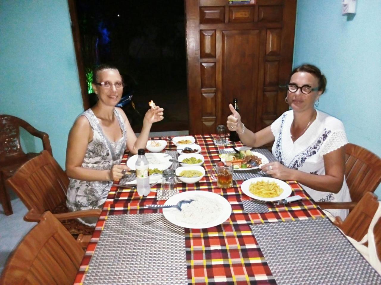 Nethmi Homestay & Restaurant Tangalle Kültér fotó